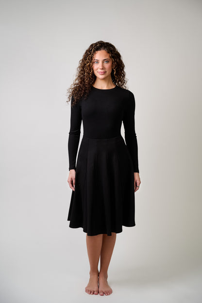 Basic Panel Skirt – Black – 25"