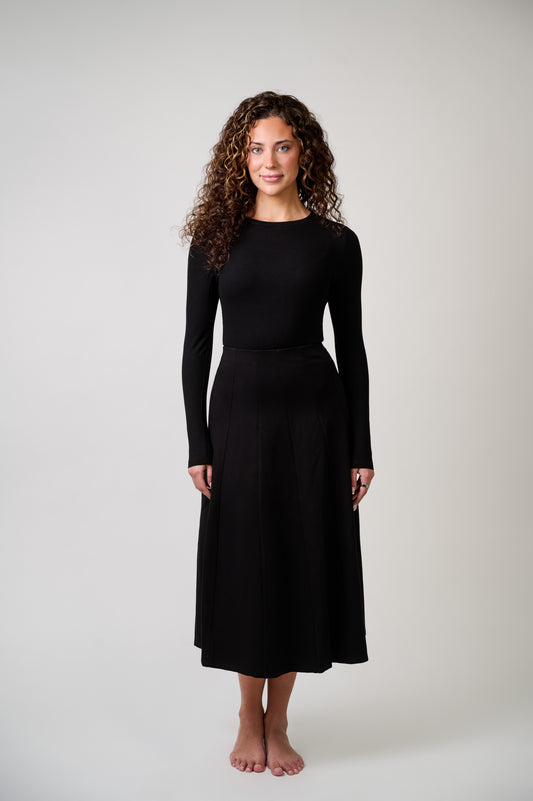 Basic Panel Skirt – Black – 32"