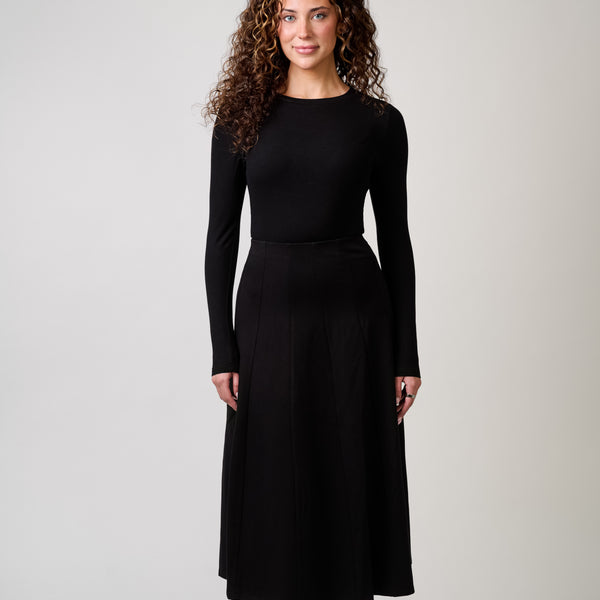 Basic Panel Skirt – Black – 32"