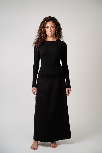 Basic Panel Skirt – Black – 39"